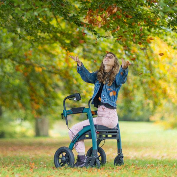 Rollz Motion Performance mit Person in Park